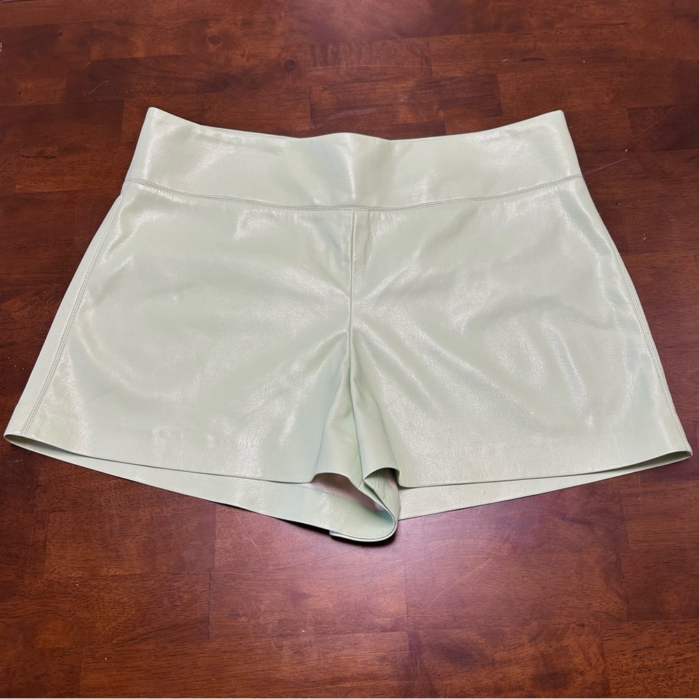 Alice + Olivia Faux Leather Green High-Waisted Shorts Size 10 - Picture 3 of 14